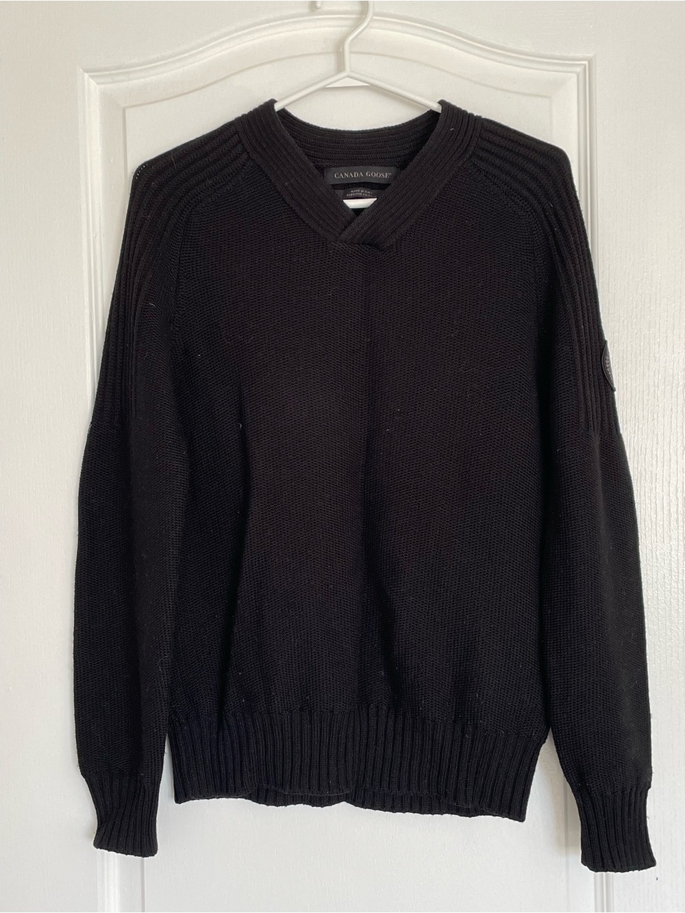 Authentic Canada Goose Wool V-Neck Sweater Black Small
